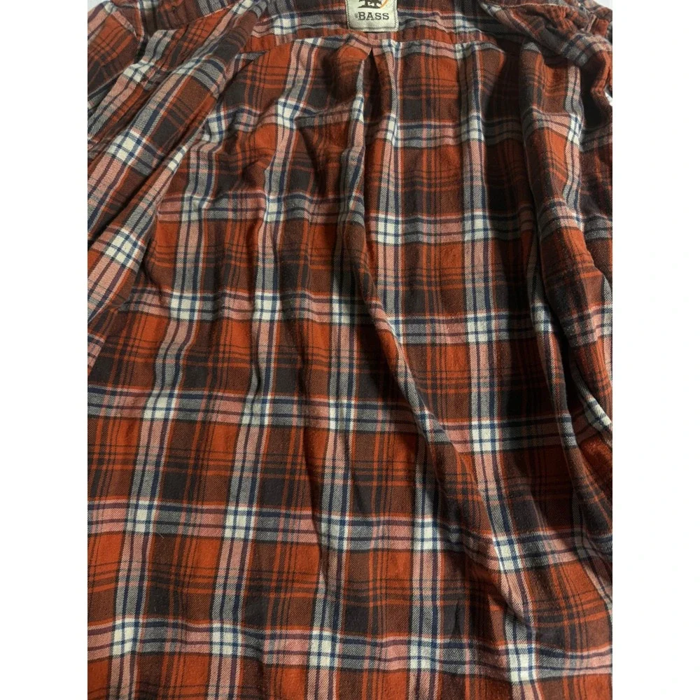 GH Bass Mens Flannel Shirt Large Red Navy Plaid Cotton Button Down Flaw